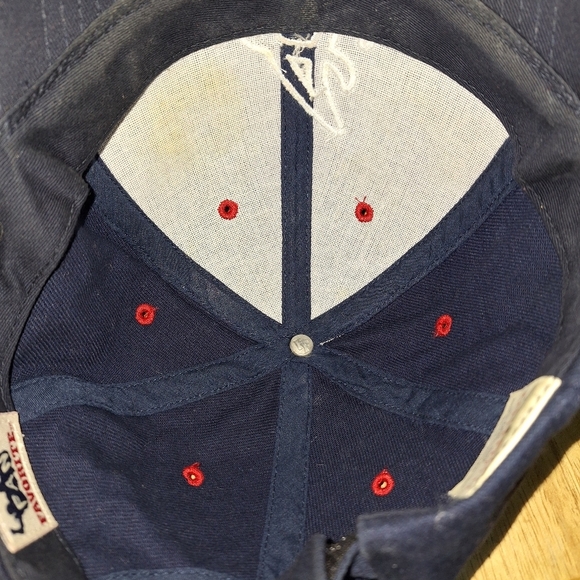 A Fan Favorite Atlanta Braves adjustable ball cap/truckers hat. Pre-loved - Picture 8 of 8